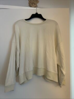 Ocean Drive Women's Cropped Crewneck Sweatshirt in Light Green